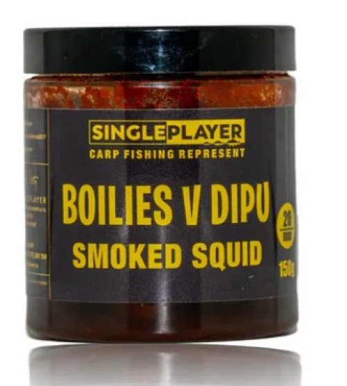 SINGLEPLAYER Boilies v dipu Smoked Squid 150g 20 mm