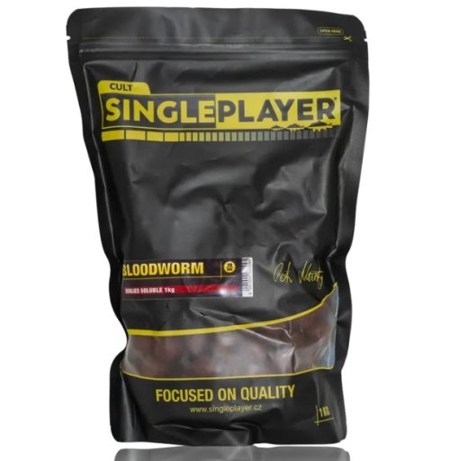 SINGLEPLAYER Rozpustné Boilies SOLUBLE Bloodworm - 20mm 1kg