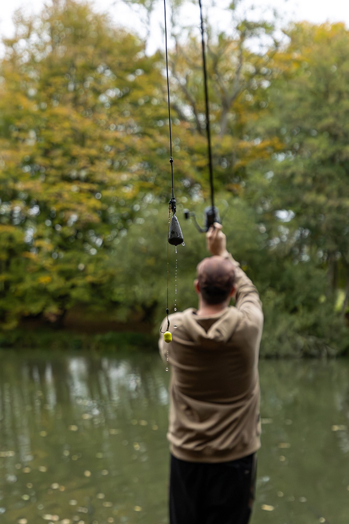 Fox Edges Heli Dumpy Lead