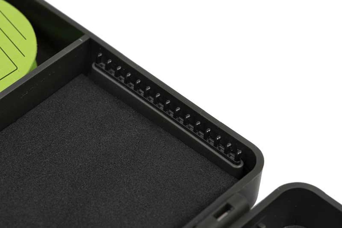 Fox EDGES™ Large Rig and Disc Box