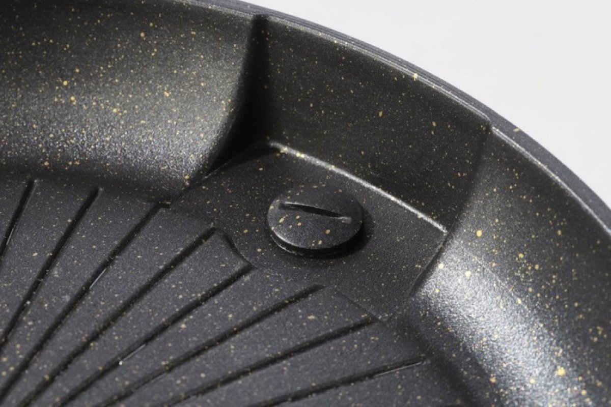 Litinový grilovací rošt s výpustí průměr 34cm