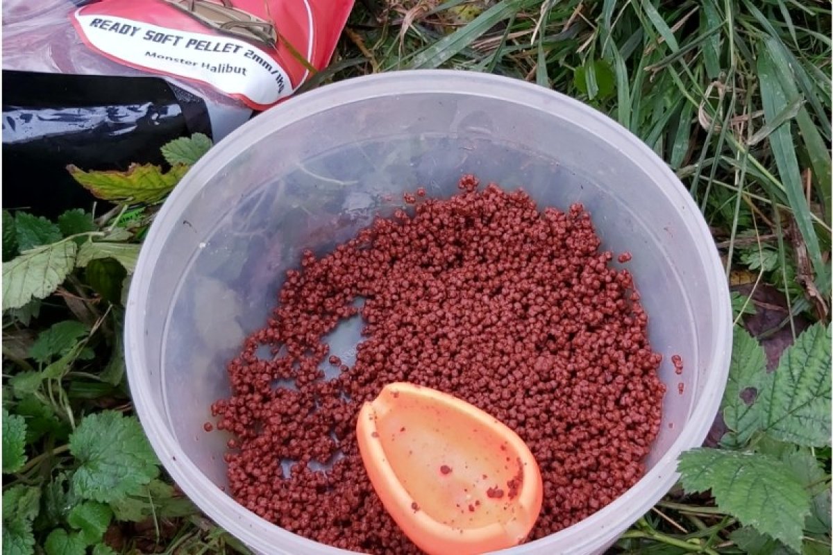 Method Feeder Ready Soft Pellet 2mm / 1kg, měkké pelety Garlic Candy