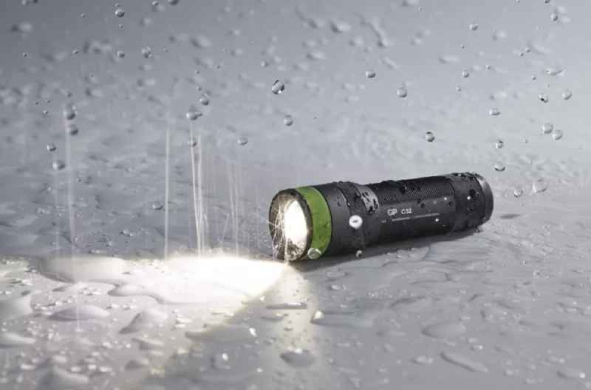 Rybářská CREE LED baterka svítivost 300lm 3xAAA